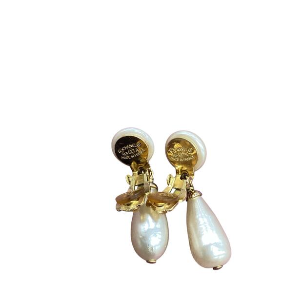 Chanel Gold Metal and Imitation Pearl Teardrop Clip Earrings
1980’s - Picture 2 of 7